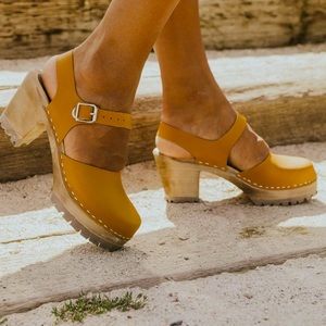 MIA Abba Clogs / GOLDEN ROD / SZ: 38